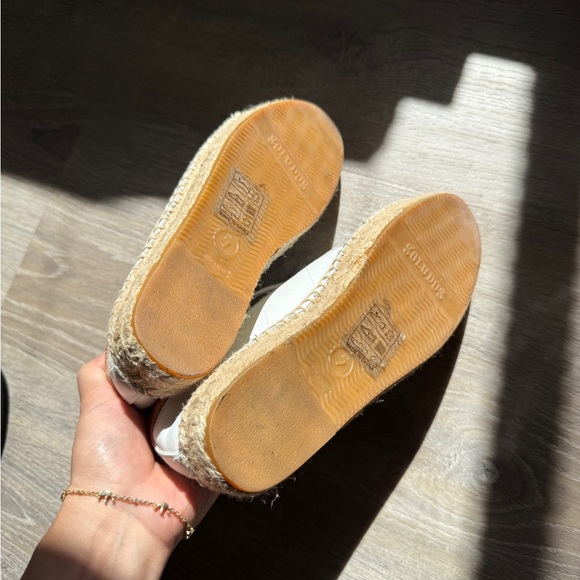 SOLUDOS White & Gold Logo Sneakers - Size US7- NWOB - Picture 7 of 7